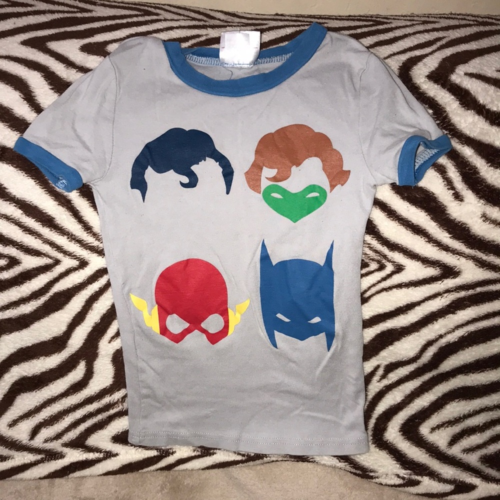 Komar kids size 5 justice League shirt 💕